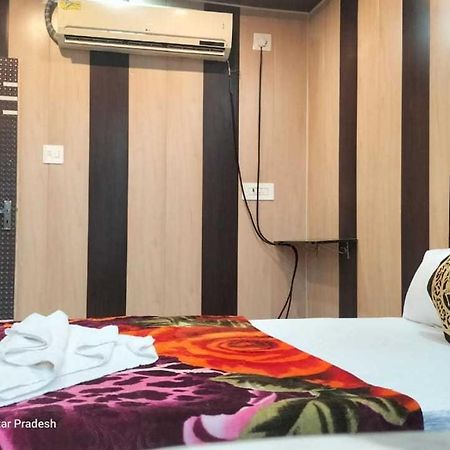 Oyo Mosaic Hotel And Restaurant Gonda Ngoại thất bức ảnh