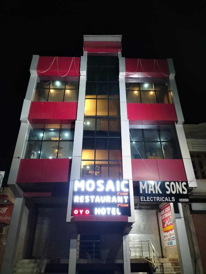 Oyo Mosaic Hotel And Restaurant Gonda Ngoại thất bức ảnh