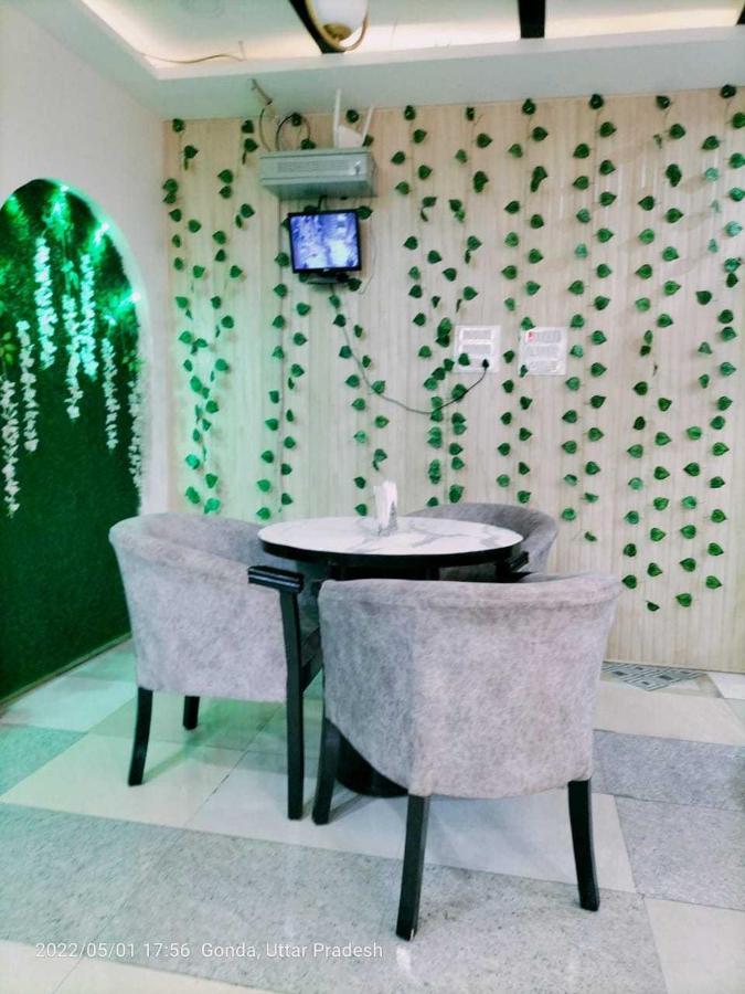 Oyo Mosaic Hotel And Restaurant Gonda Ngoại thất bức ảnh