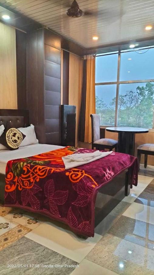 Oyo Mosaic Hotel And Restaurant Gonda Ngoại thất bức ảnh