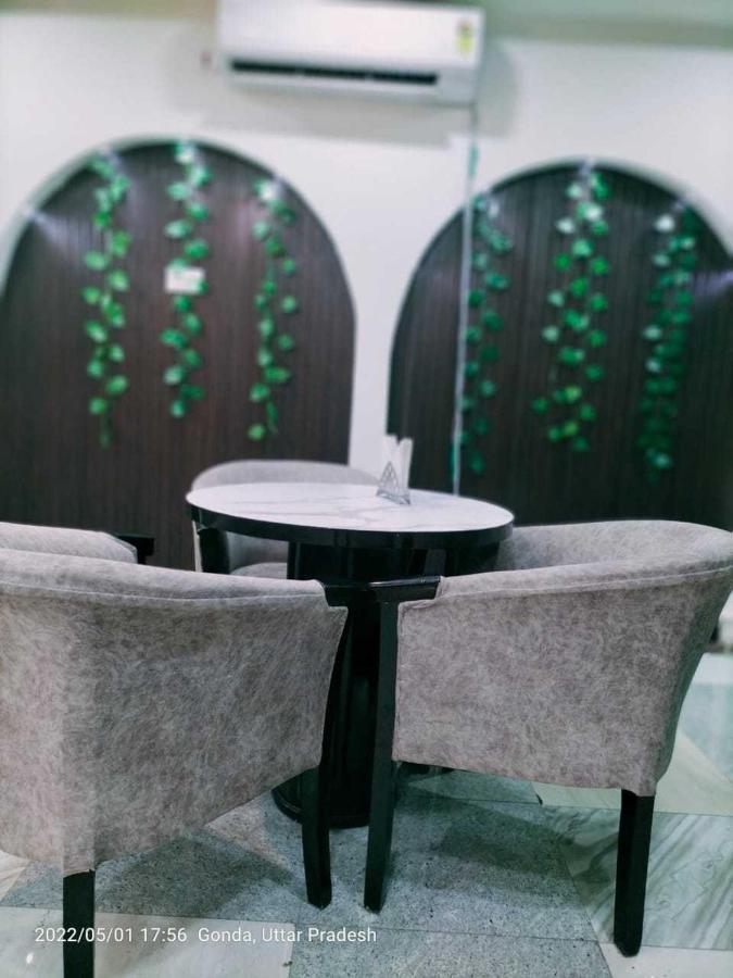 Oyo Mosaic Hotel And Restaurant Gonda Ngoại thất bức ảnh