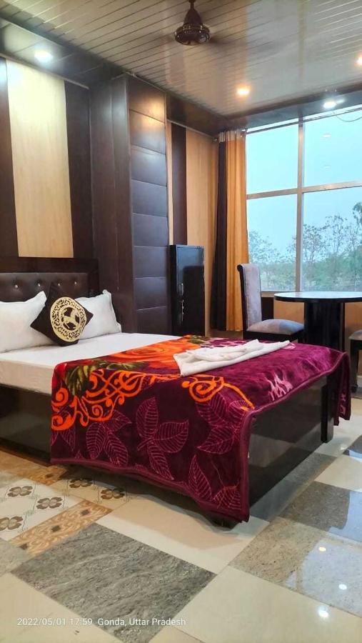 Oyo Mosaic Hotel And Restaurant Gonda Ngoại thất bức ảnh